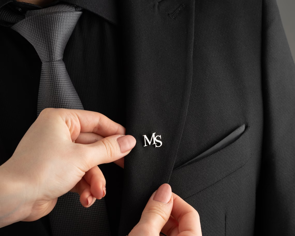 Personalized Initials Jacket L - огляд і ціна Men Accessories Brooch