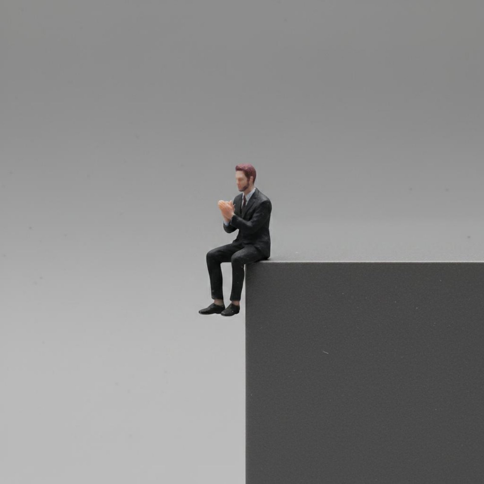 1:64 Scale Sitting Man Figure  - огляд і ціна Men'S Suit Accessories